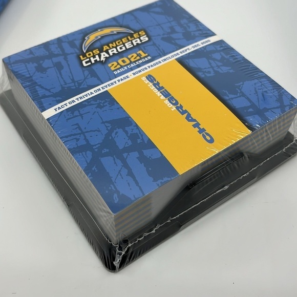 LA Chargers 2021 Box Calendar: A Must-H for‎ Football Fans - Picture 4 of 4